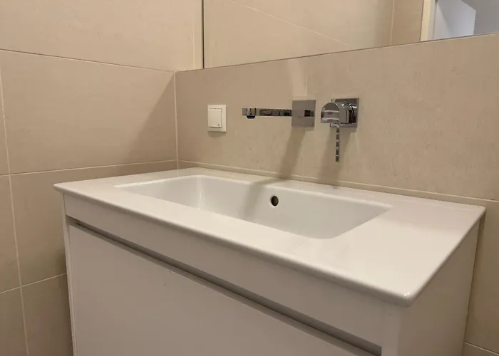 Modern In Doebling Apartament