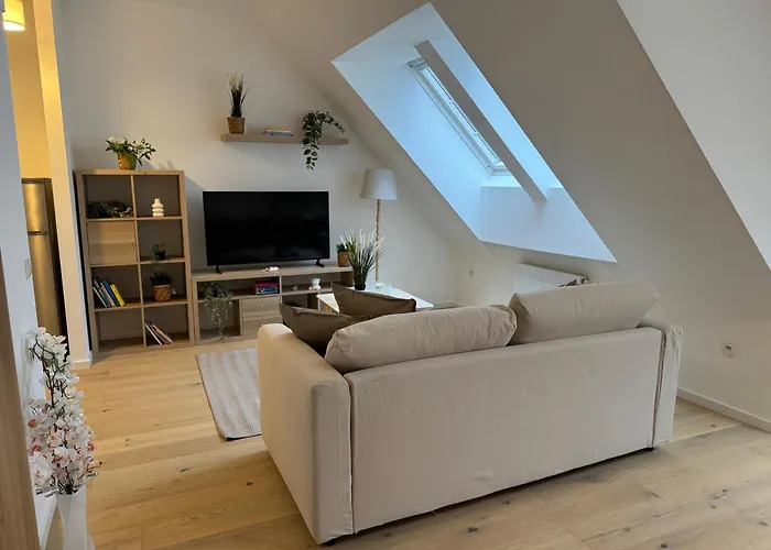 Modern In Doebling Apartament